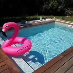 Charmante Avec Piscine Proche