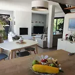 Charmante Avec Piscine Proche *