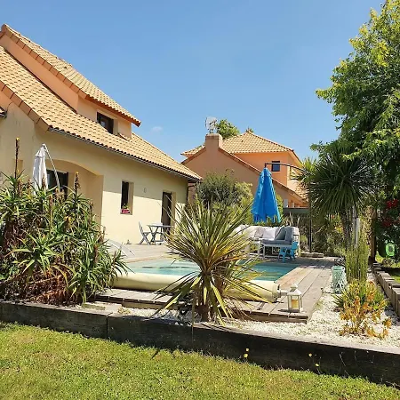 Charmante Avec Piscine Proche *